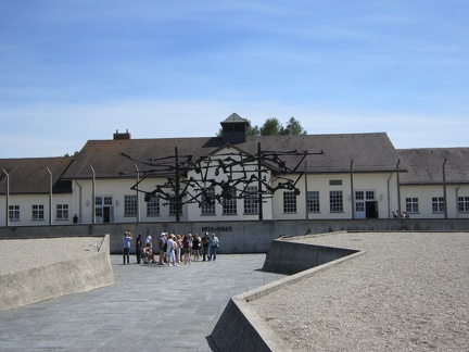 21 International Monument in front of the Wirtschaftsgebaude